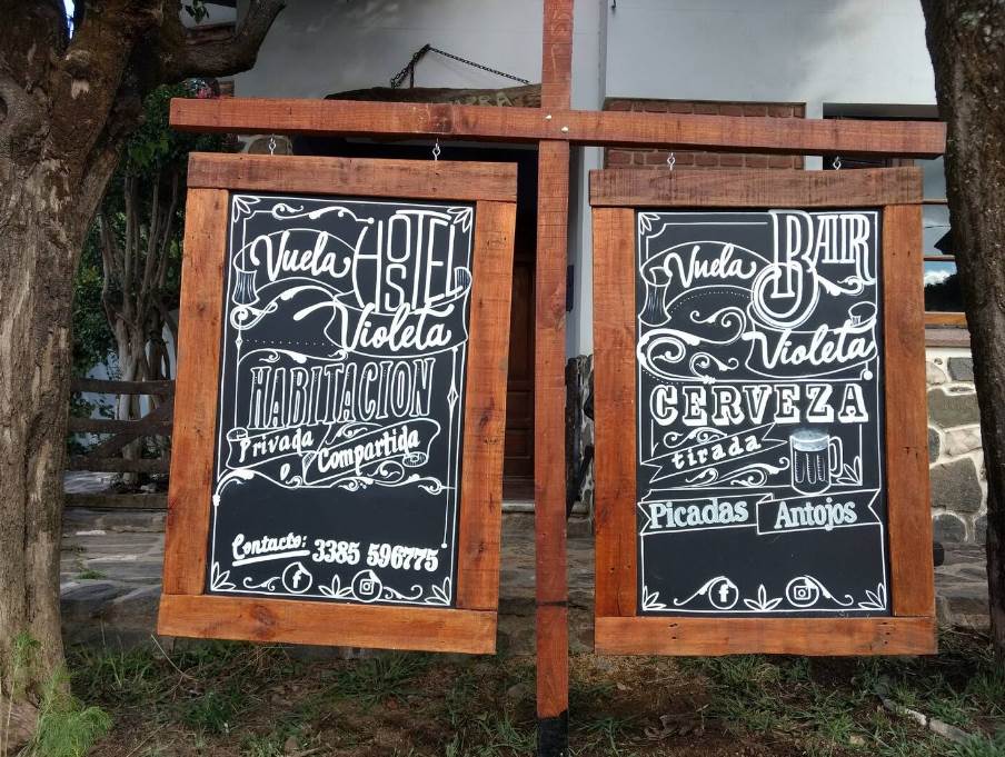 alpa corral hostel vuela violeta carteles alpa corral hostel vuela violeta carteles