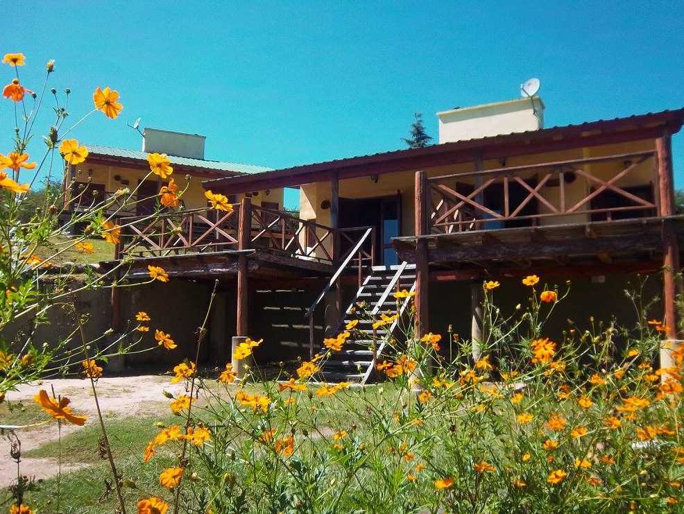 cabanas altos del puente alpa corral vista exterior con flores cabanas altos del puente alpa corral vista exterior con flores
