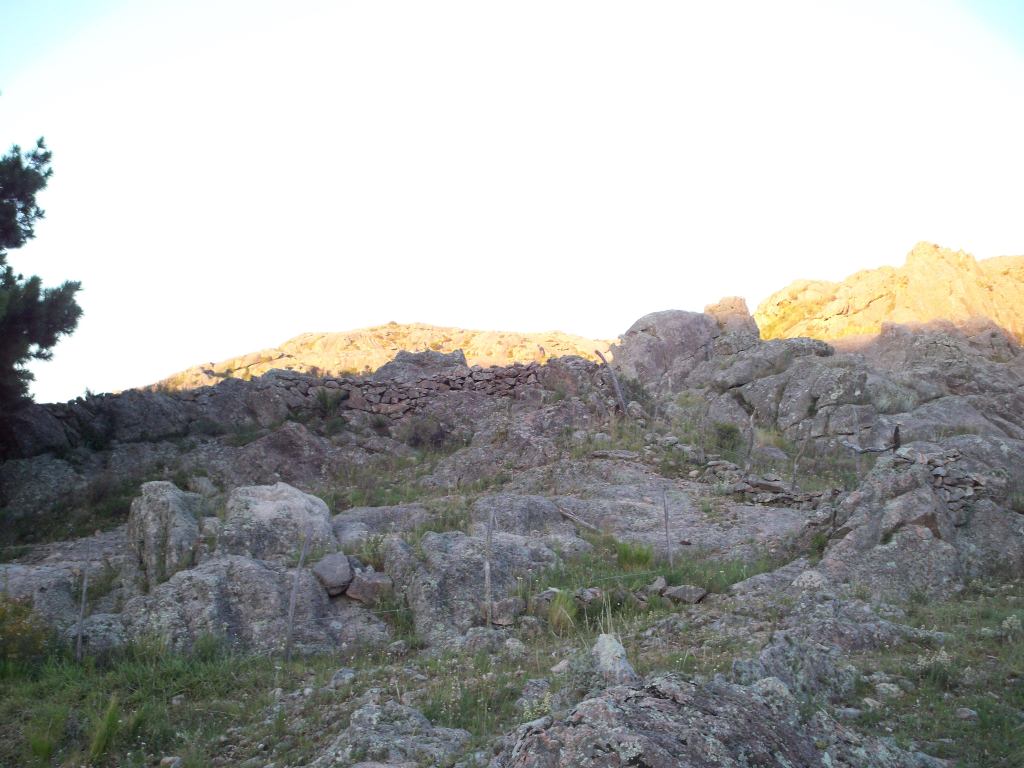 Pircas en Alpa Corral cerca del filo a modo de corral Pircas en Alpa Corral cerca del filo a modo de corral